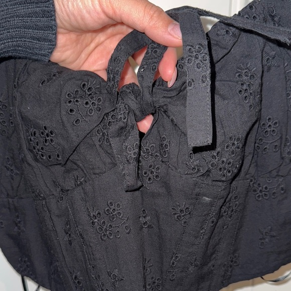 Love tree- Black Cropped Top with Eyelet Detail size Large - Picture 5 of 11